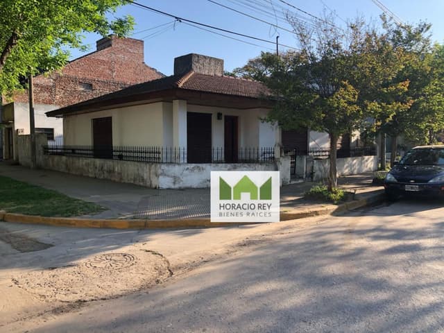 Propiedad ubicada en la esquina de Zenón Videla Dorna y Eva Perón