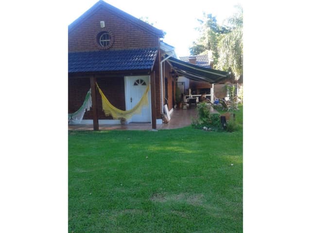 HERMOSA CASA CON TERRENO EN LAS CAROLINAS