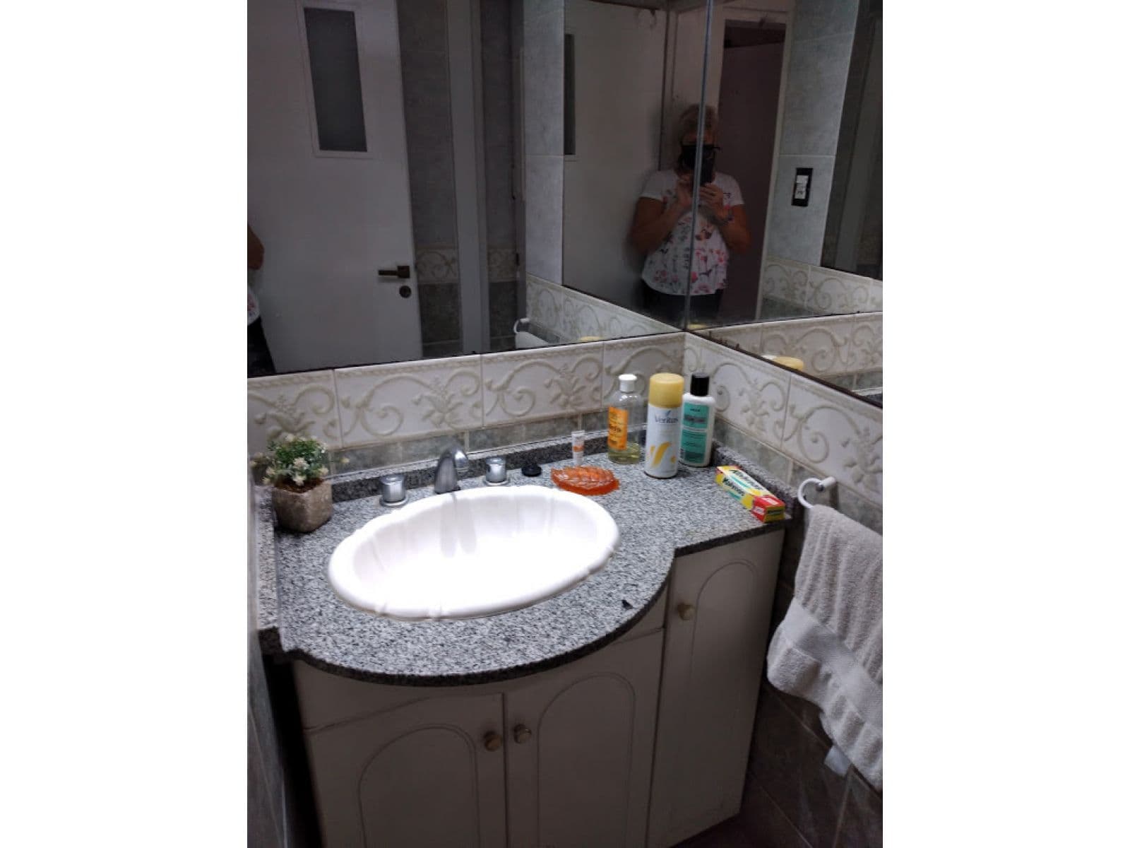 HERMOSA CASA CON TERRENO EN LAS CAROLINAS — foto 11