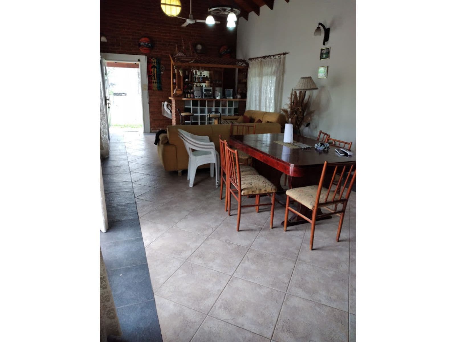 HERMOSA CASA CON TERRENO EN LAS CAROLINAS — foto 9