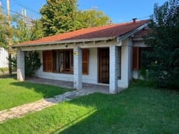 Villa Adelina, Casa A Refaccionar Con Lindo Jardín En Muy Buena Ubicación