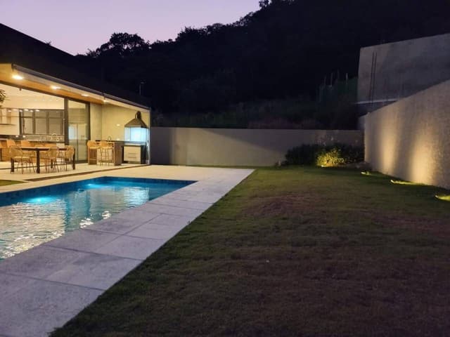 Casa Alto Padrão em Condomínio