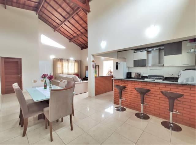 Casa em Condomínio - Pardinho, SP no bairro Centro