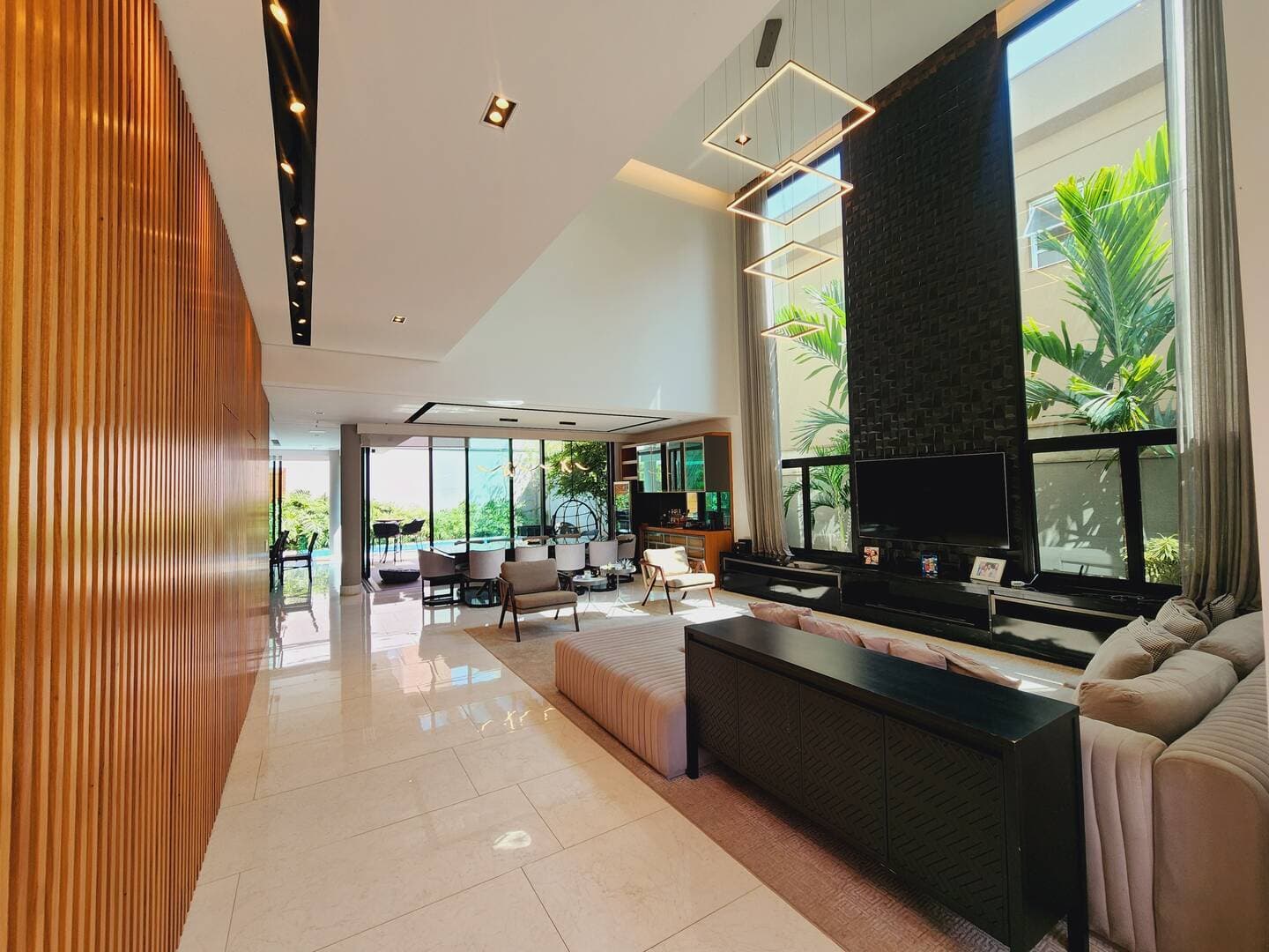 TOTAMENTE MOBILIADA E DECORADA - BURLE MARX — foto 8