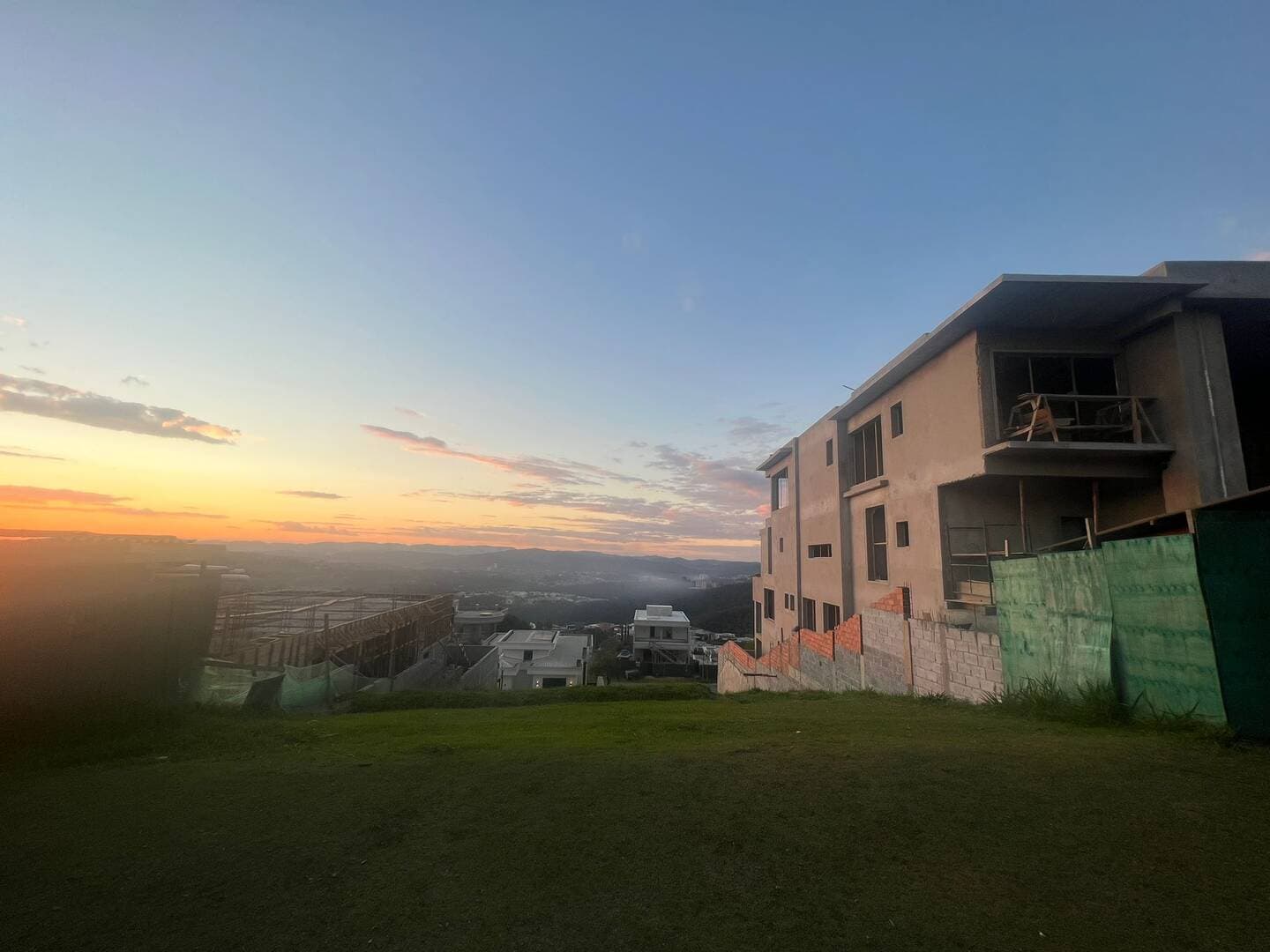 MARAVILHOSO TERRENO COM PROJETO APROVADO NO GENESIS II — foto 4