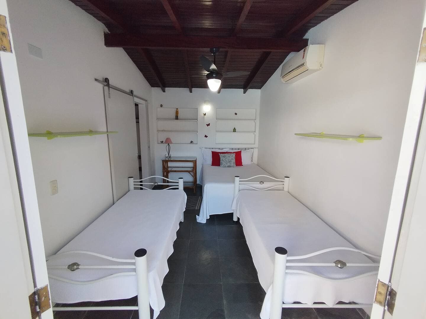 Casa Espaçosa em Localização Privilegiada — foto 12
