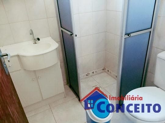 C239 - Ótima residência com 06 dormitórios a 50 metros do mar — foto 3