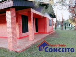 C269 - Belíssima residência de esquina a 300 metros do mar