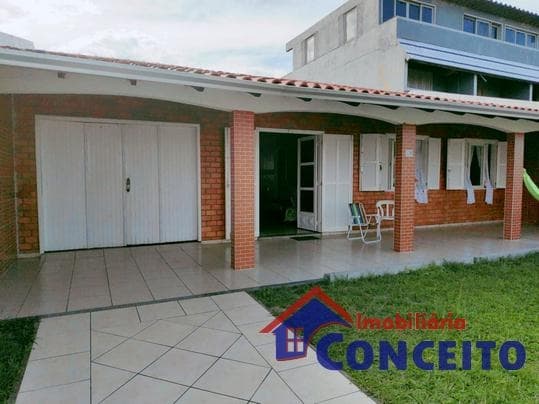C296 - Linda residência com 03 dormitórios a 100 metros do mar — foto 4