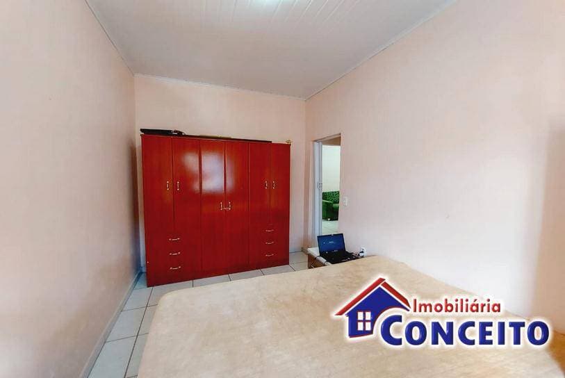 C331 - Excelente residência com 03 dormitórios em região de moradores — foto 1