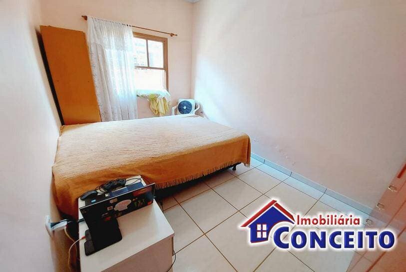 C331 - Excelente residência com 03 dormitórios em região de moradores — foto 4