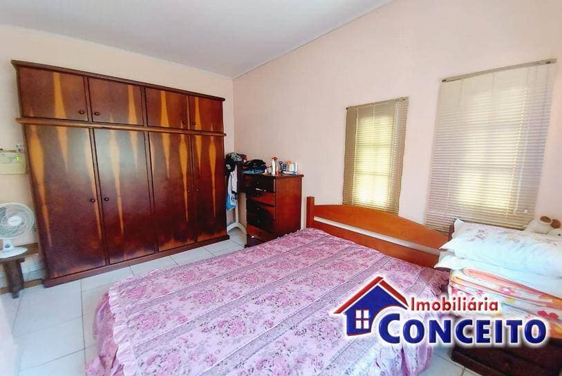 C331 - Excelente residência com 03 dormitórios em região de moradores — foto 7