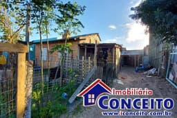 C80 - Ótima residência localizada no balneário Albatroz
