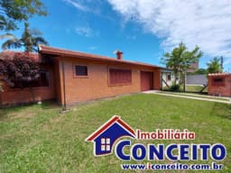 C55 - Excelente residência com 3 dormitórios no Centro de Imbé