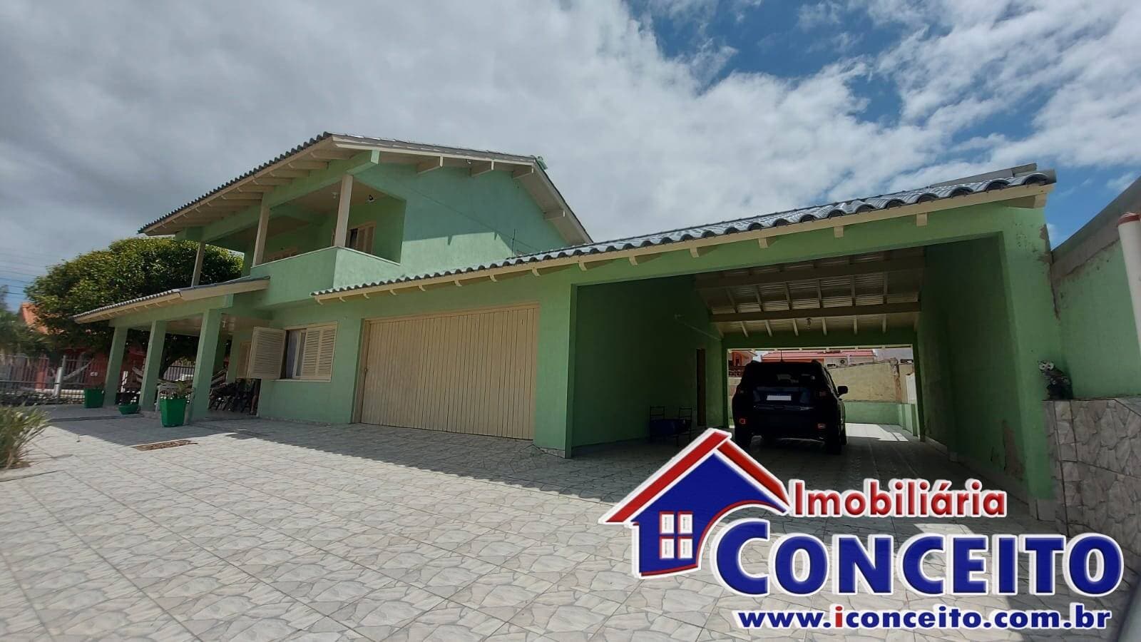 C307 - Residência com 4 dormitórios a 100 metros do mar em Mariluz — foto 1