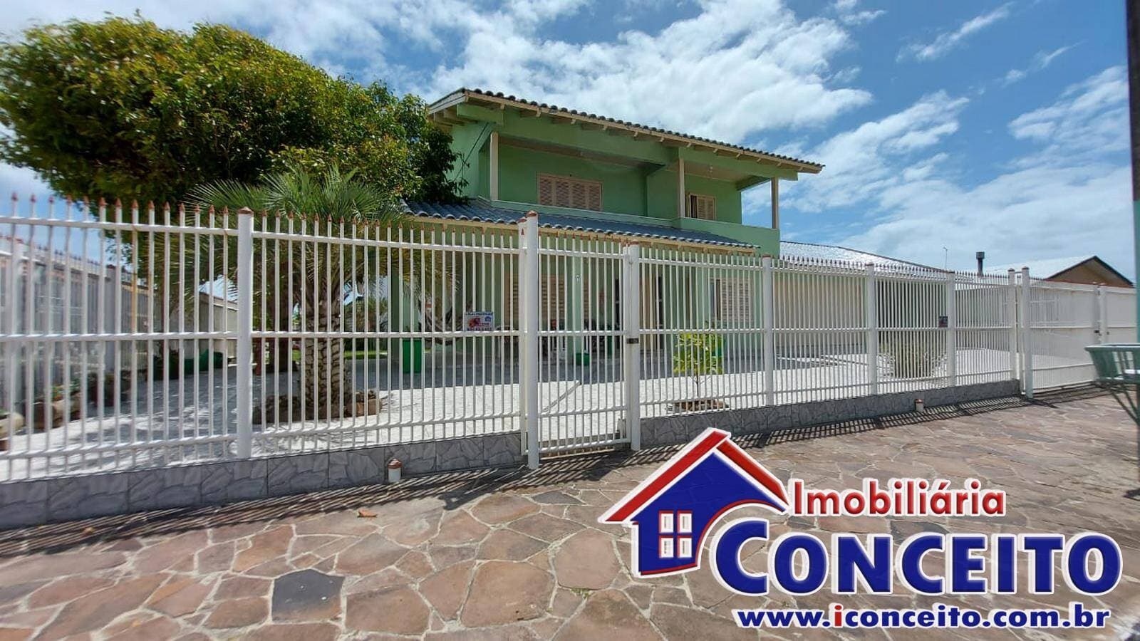 C307 - Residência com 4 dormitórios a 100 metros do mar em Mariluz — foto 9