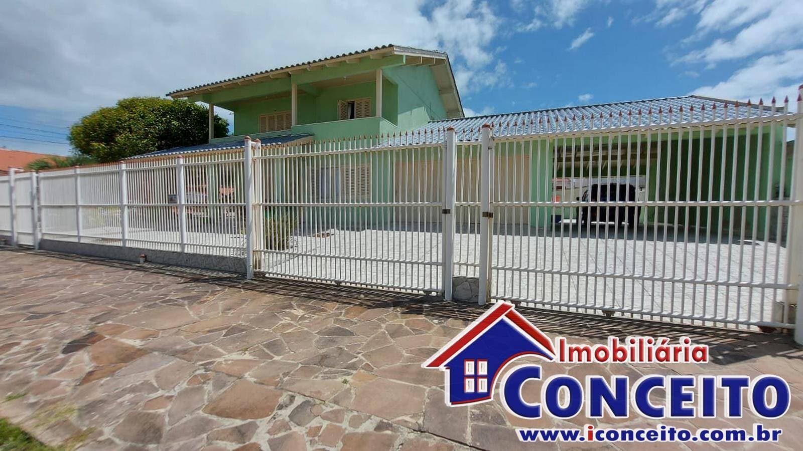 C307 - Residência com 4 dormitórios a 100 metros do mar em Mariluz — foto 11