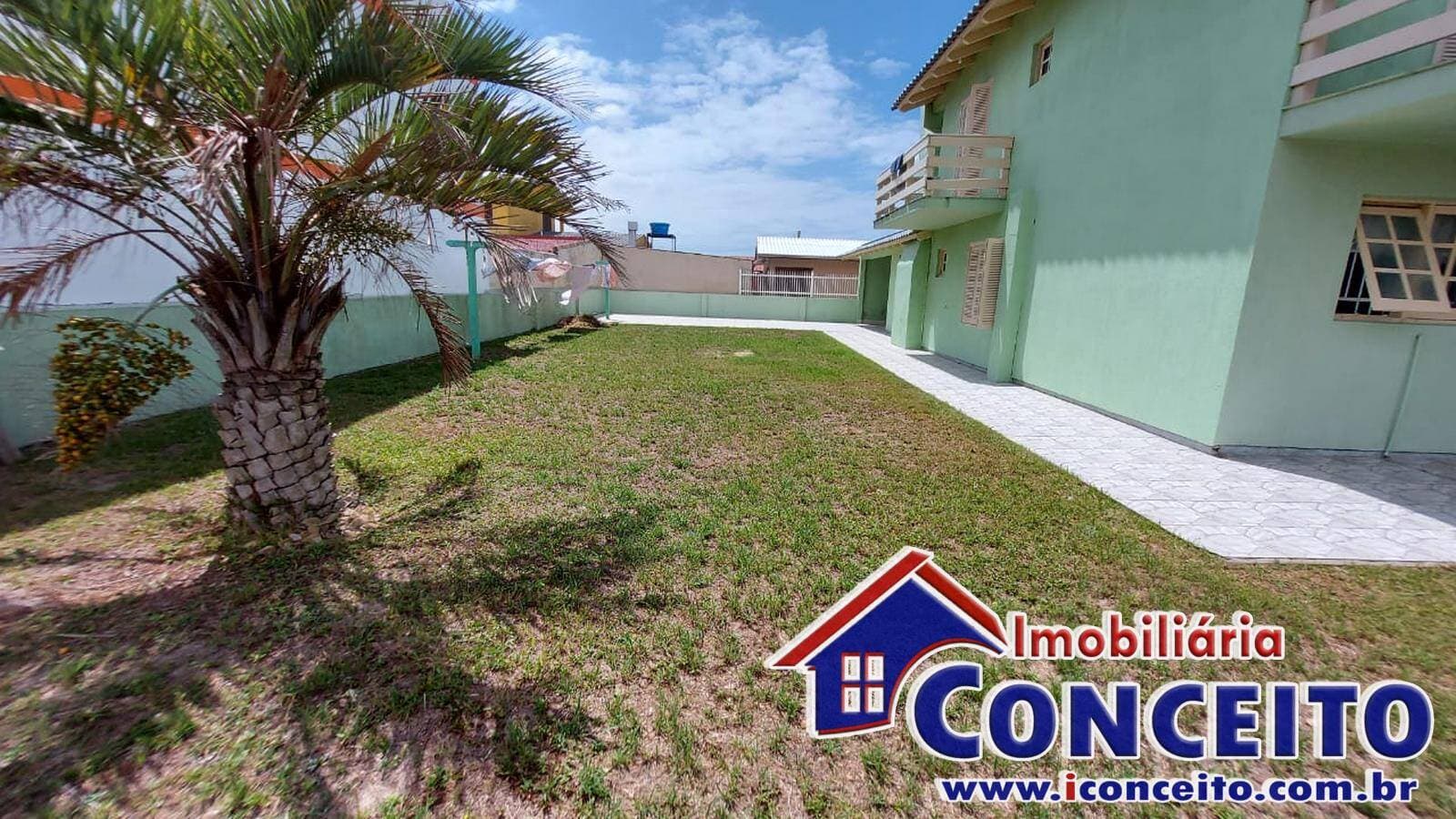 C307 - Residência com 4 dormitórios a 100 metros do mar em Mariluz — foto 12