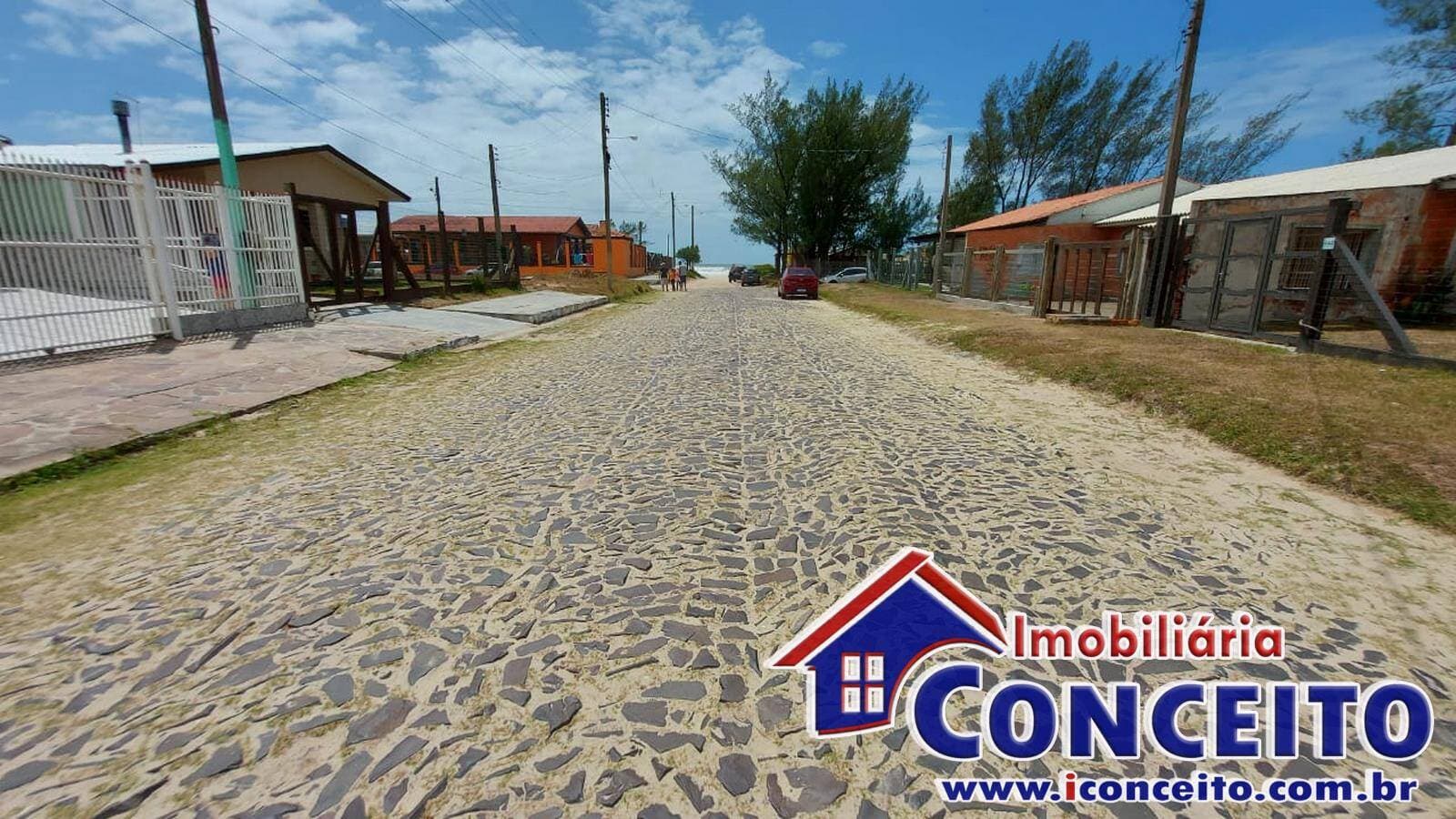 C307 - Residência com 4 dormitórios a 100 metros do mar em Mariluz — foto 15
