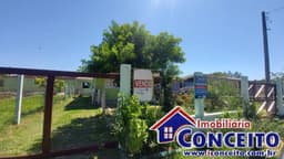 C439 - Residência com dois anexos localizada no balneário Santa Terezinha