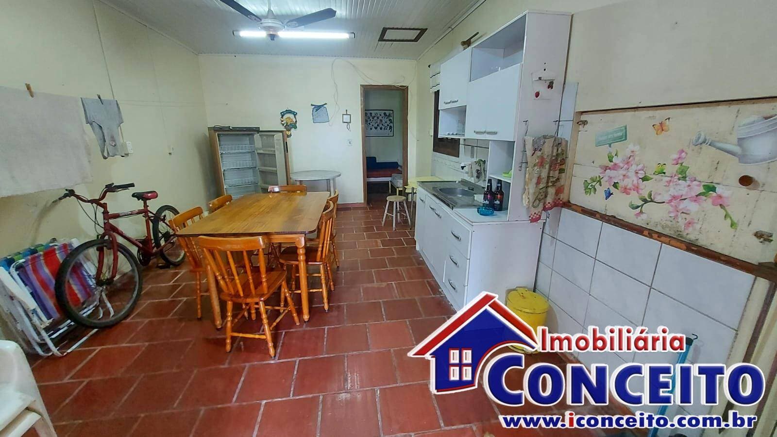 C505 - Residência localizada a 200 metros do mar em Mariluz — foto 11