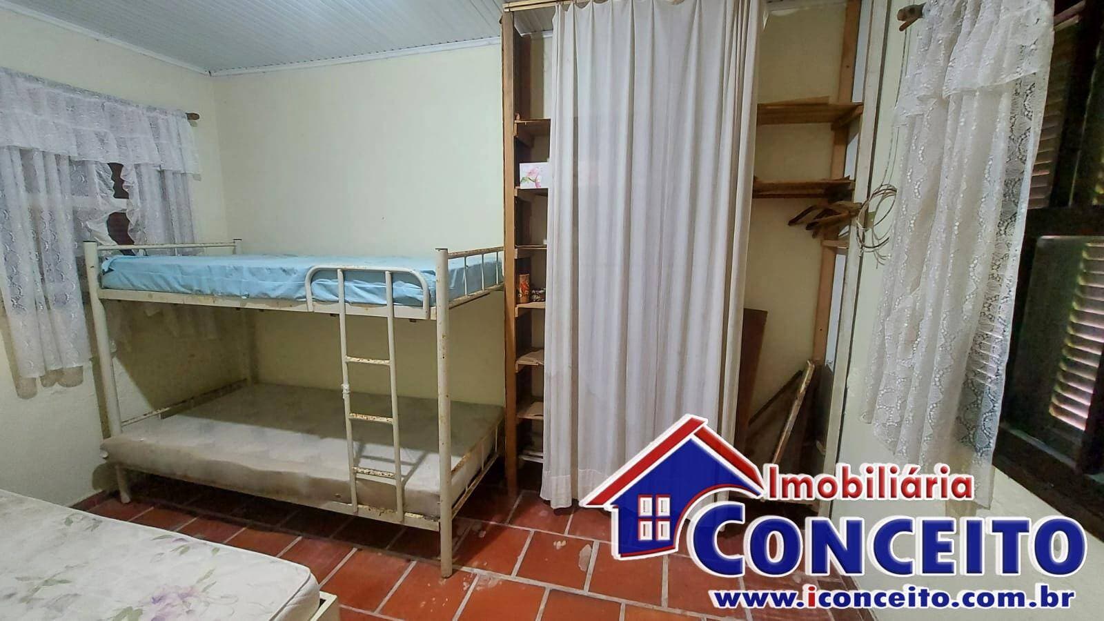 C505 - Residência localizada a 200 metros do mar em Mariluz — foto 14
