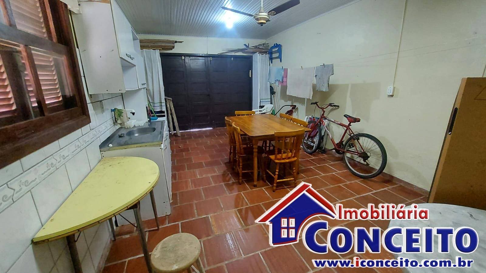C505 - Residência localizada a 200 metros do mar em Mariluz — foto 13