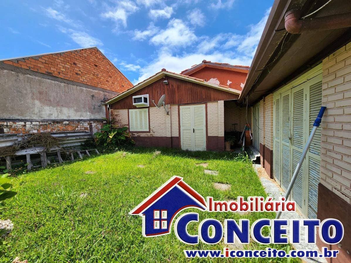 C822 - Residência de esquina com 4 dormitórios em Santa Terezinha — foto 2