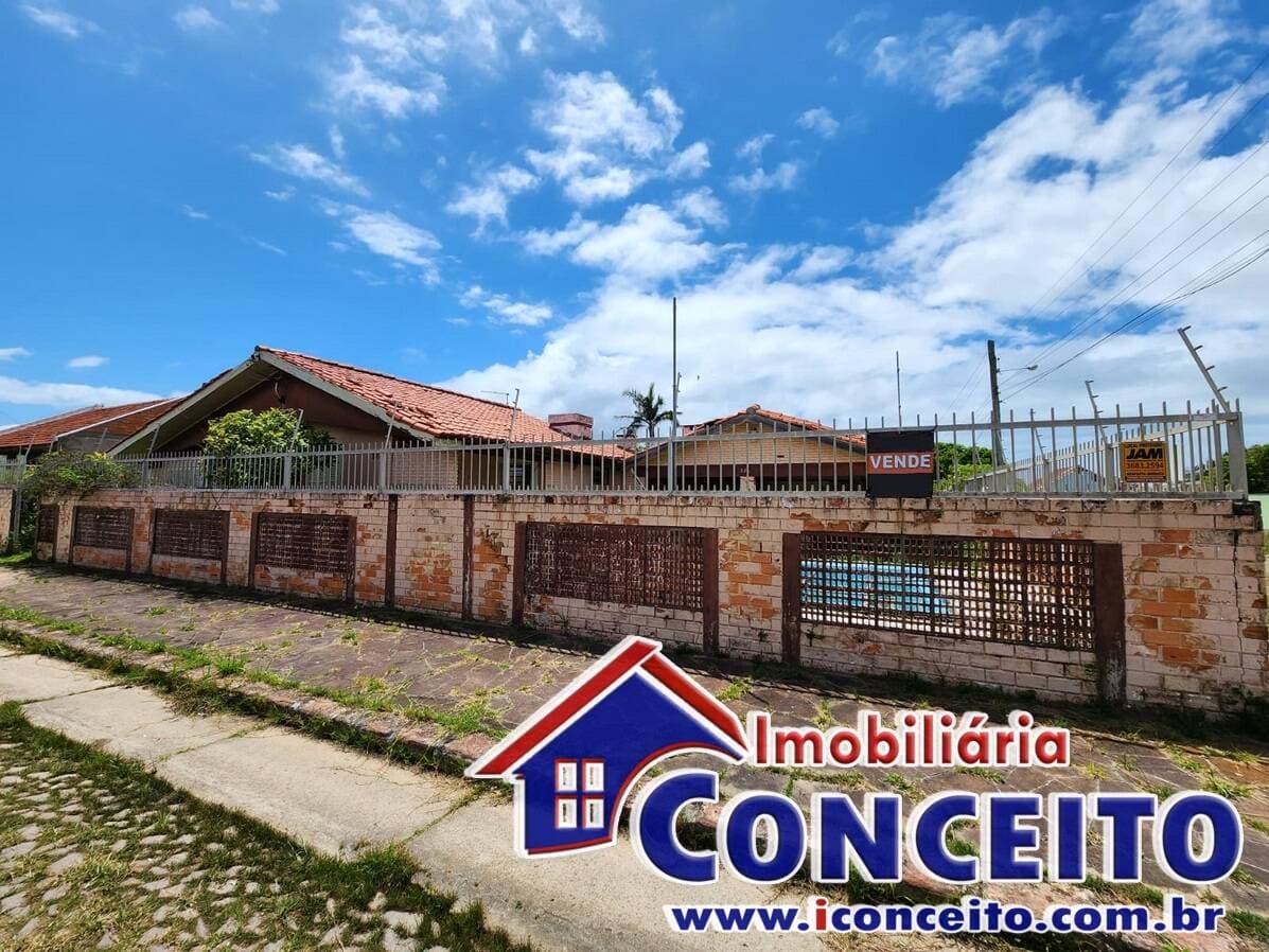 C822 - Residência de esquina com 4 dormitórios em Santa Terezinha — foto 4