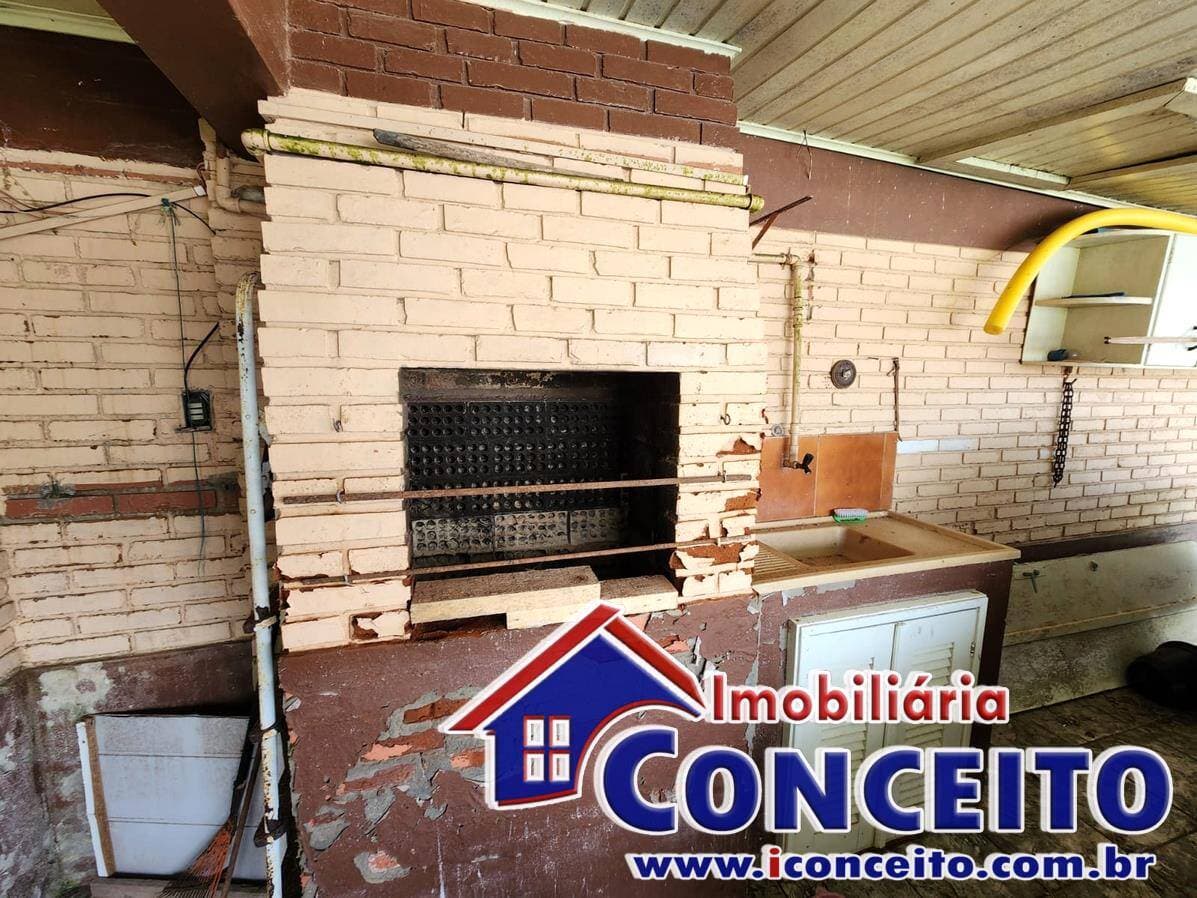 C822 - Residência de esquina com 4 dormitórios em Santa Terezinha — foto 3