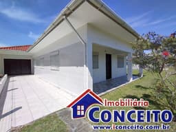 C825 - Excelente residência a 350 metros do mar no balneário Mariluz