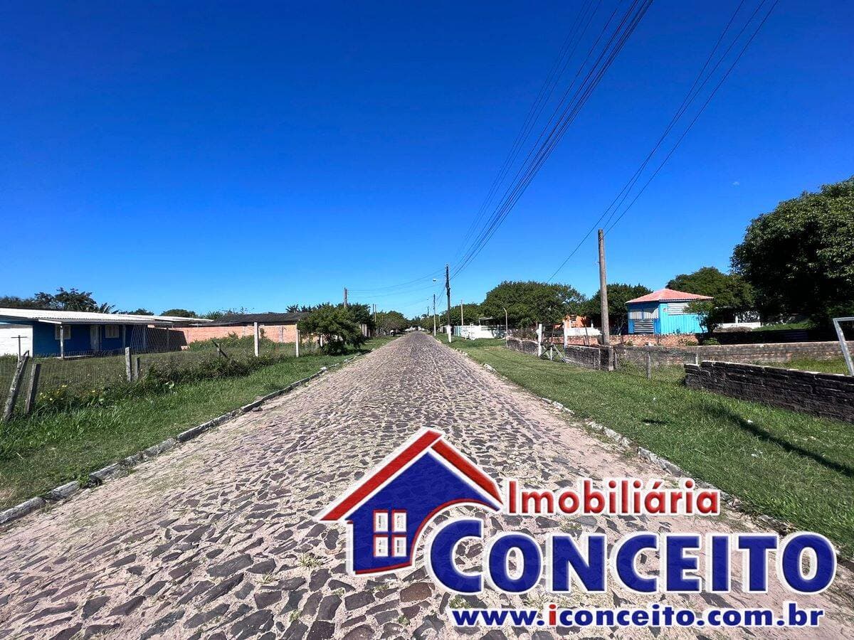 C12 - Residência com 3 dormitórios localizada no balneário Mariluz — foto 1