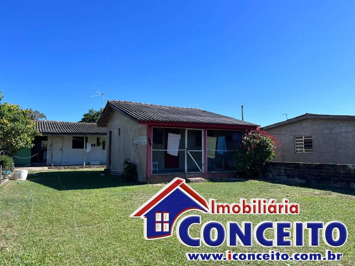 C12 - Residência com 3 dormitórios localizada no balneário Mariluz — foto 2
