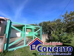 C605 - Residência com 3 dormitórios próxima ao mar no balneário Ipiranga