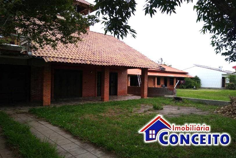 C207 - Excelente residência com 06 dormitórios a 400 metros do mar — foto 14