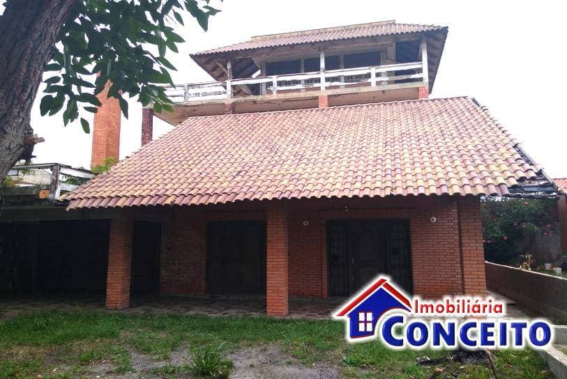 C207 - Excelente residência com 06 dormitórios a 400 metros do mar — foto 11