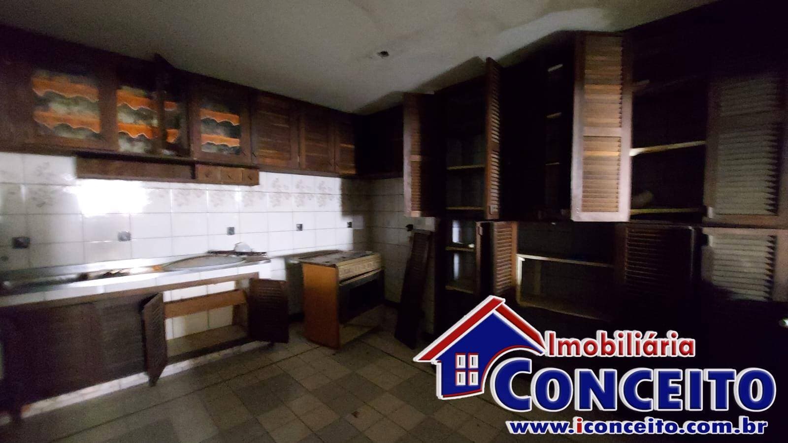 C207 - Excelente residência com 06 dormitórios a 400 metros do mar — foto 1