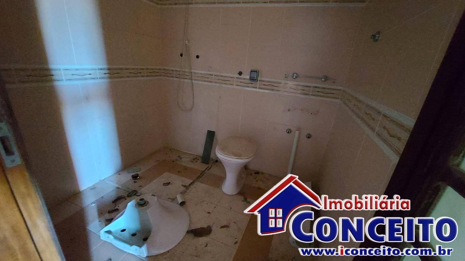 C207 - Excelente residência com 06 dormitórios a 400 metros do mar — foto 3