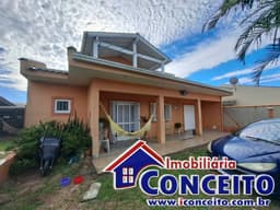 C627 - Sobrado com 4 dormitórios em ótima localização no balneário Mariluz