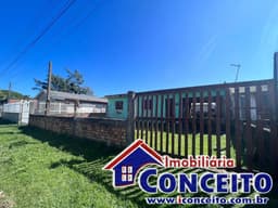 C230 - Residência localizada em região tranquila no balneário Mariluz