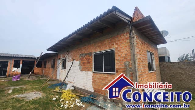 C159 - Residência com 3 dormitórios localizada no balneário Presidente