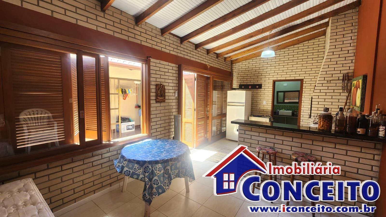 C271 - Linda residência com piscina localizada em Mariluz — foto 3