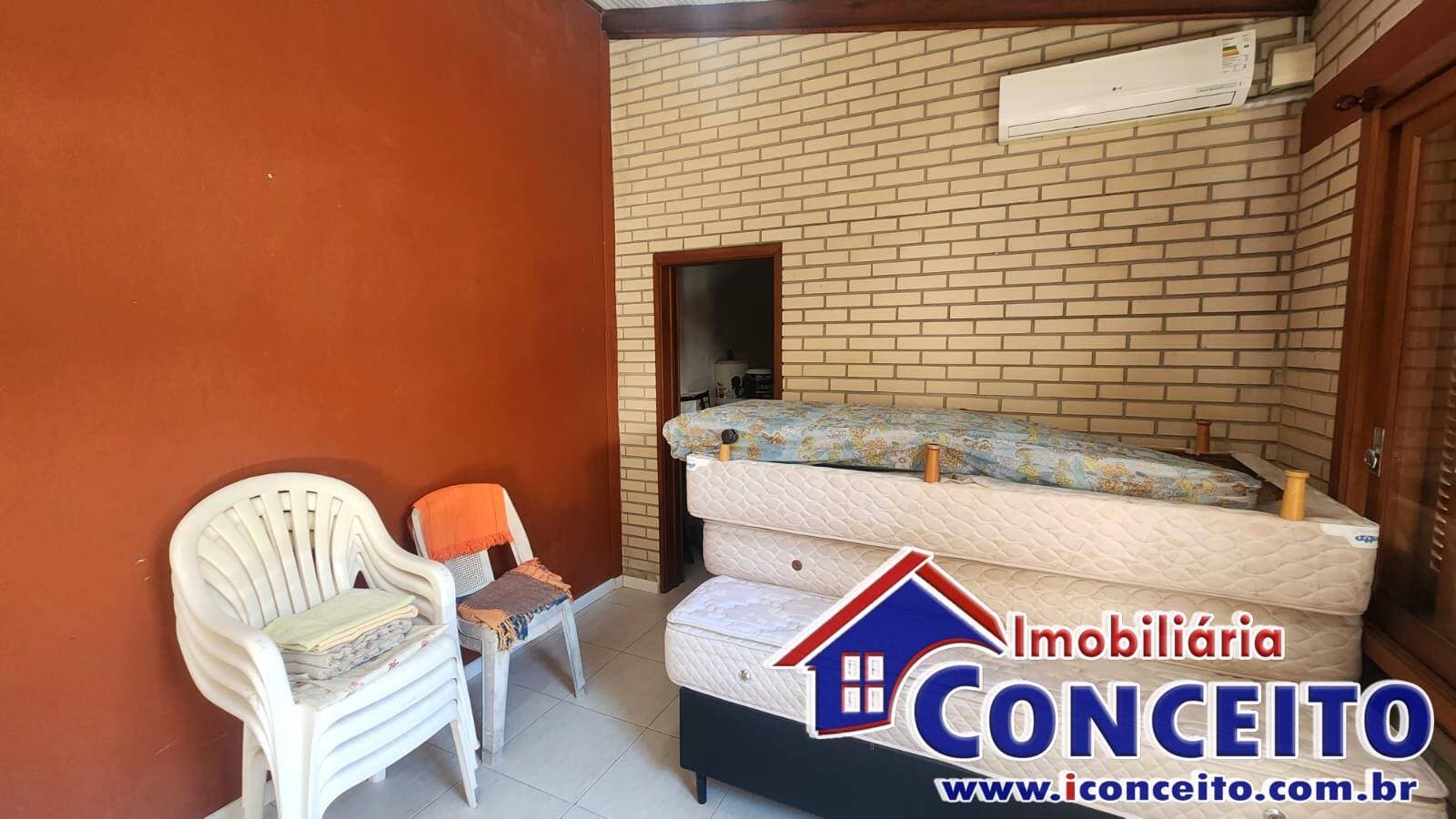 C271 - Linda residência com piscina localizada em Mariluz — foto 6