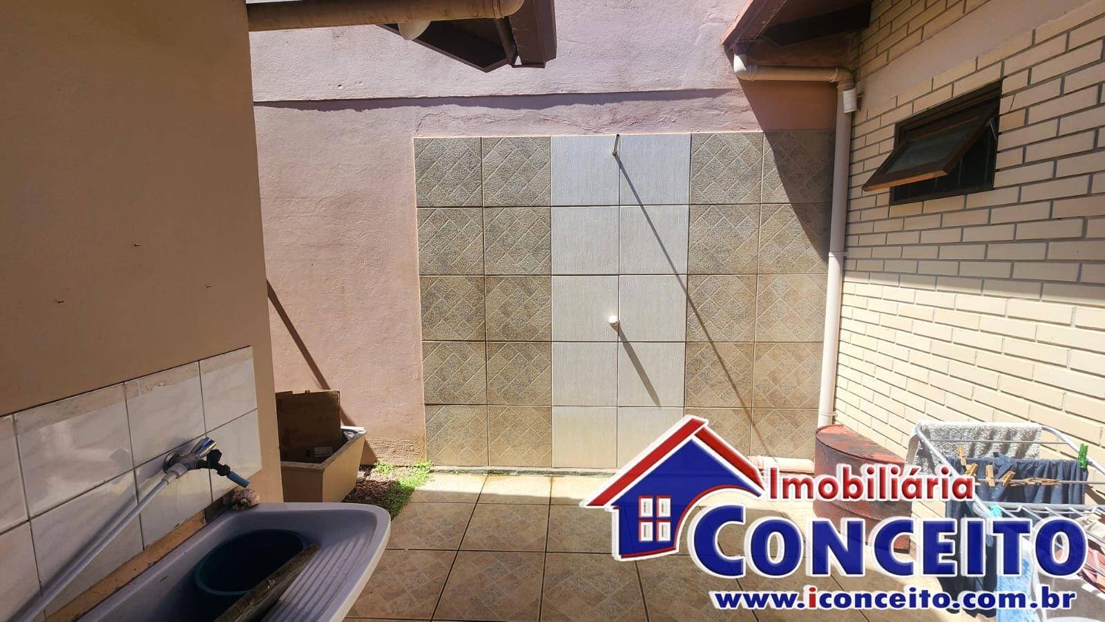 C271 - Linda residência com piscina localizada em Mariluz — foto 8