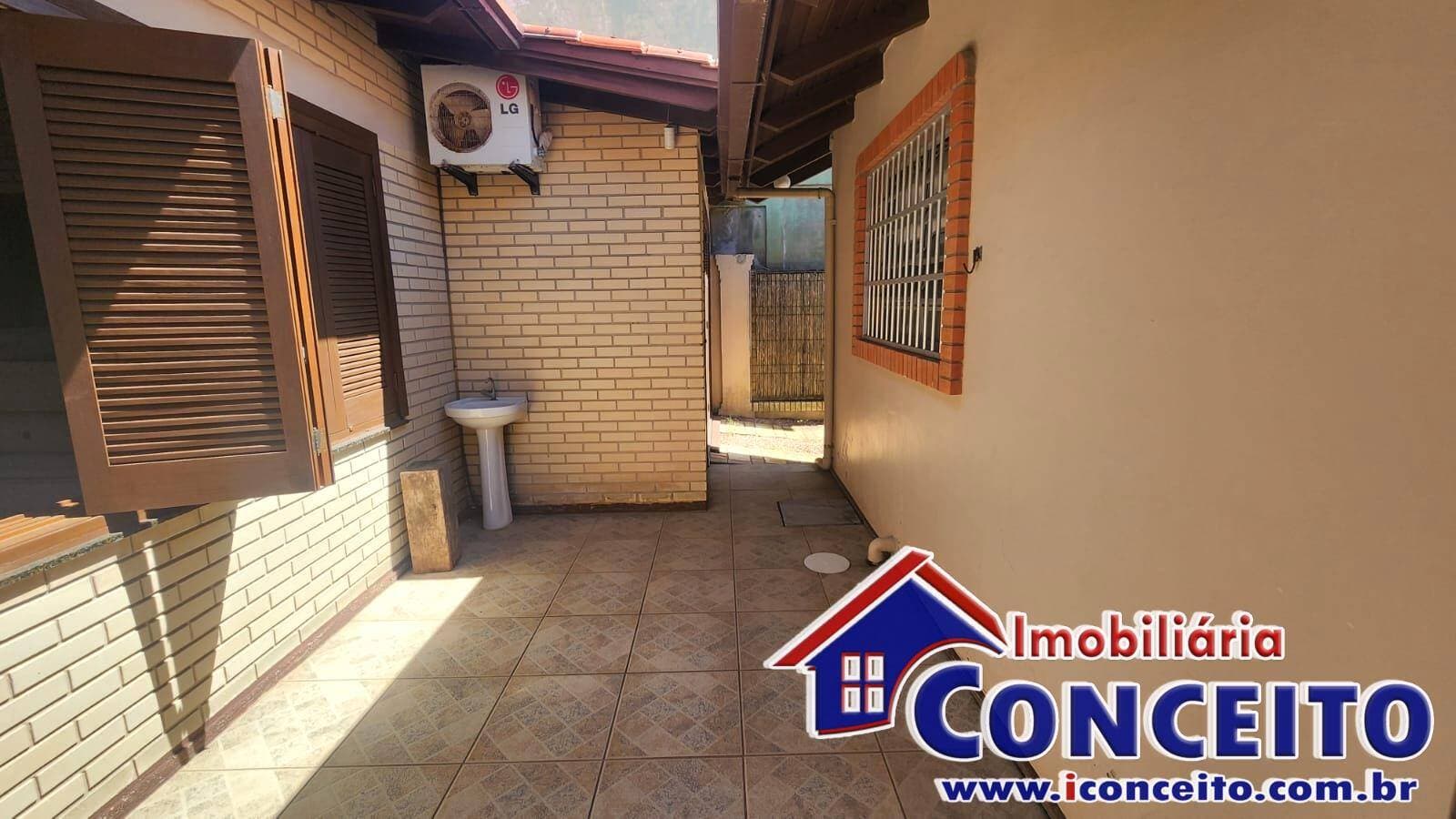 C271 - Linda residência com piscina localizada em Mariluz — foto 9