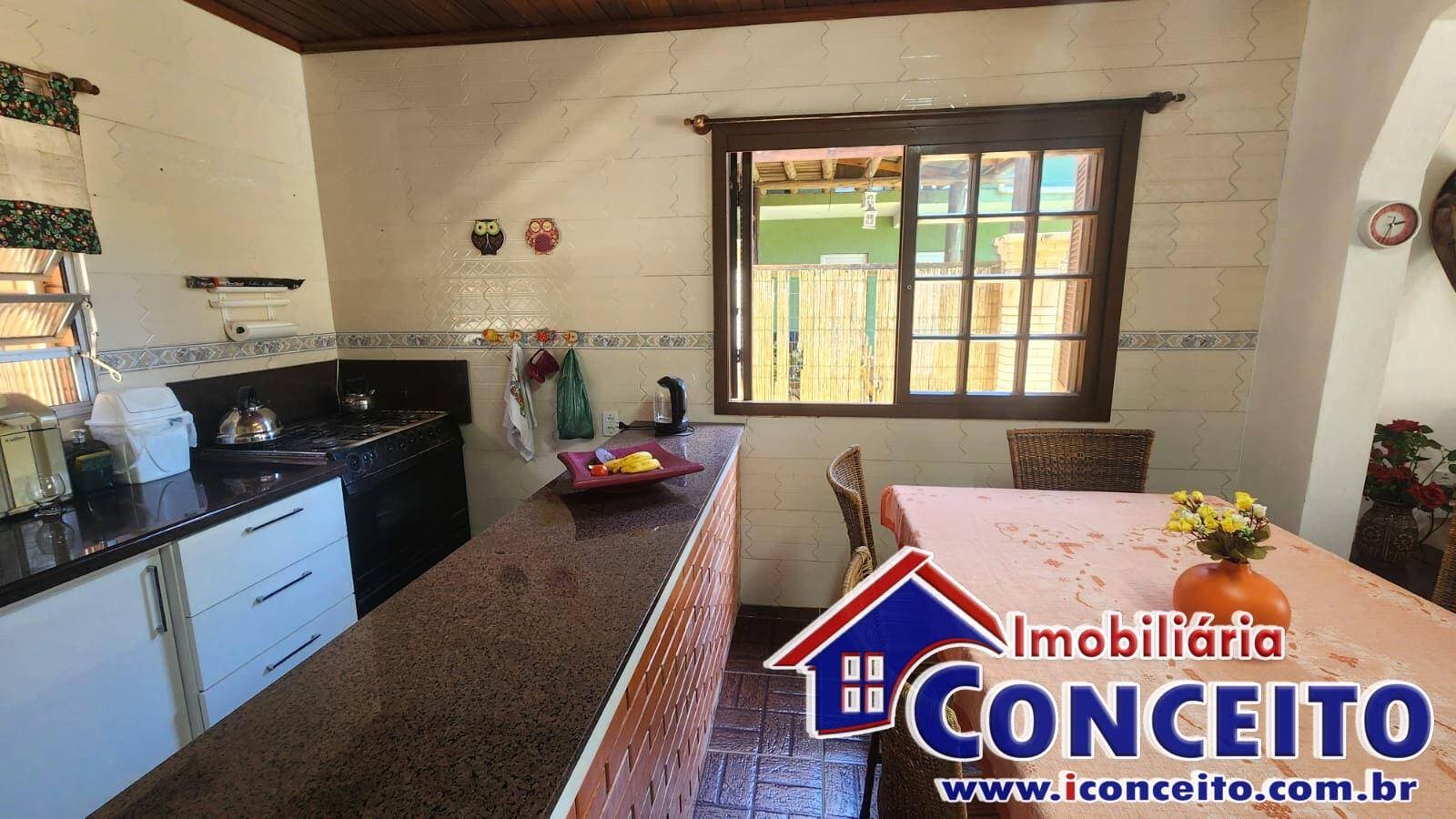 C271 - Linda residência com piscina localizada em Mariluz — foto 15