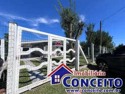 C304 - Excelente residência a 150 metros do mar localizada em Mariluz