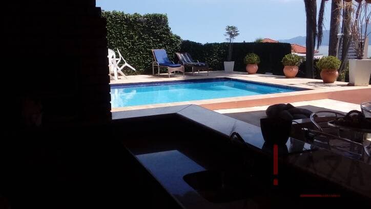 Belíssima casa com 4 dormitórios no bairro Itaguaçu — foto 5