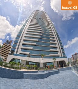 O apartamento oferece 03 suítes com vista mar em Fortaleza Ceará Brasil