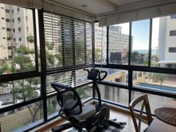 Oportunidade rara no Meireles – apartamento reformado a 150m da Beira Mar